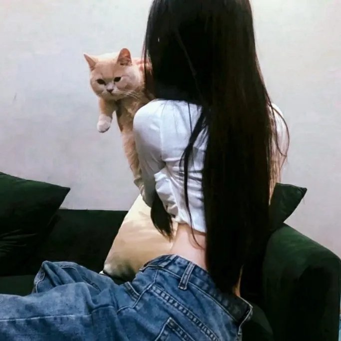 着牛仔裤的钟馗